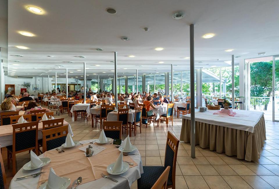 Tourist Settlement Brzet Hotel Omiš Buitenkant foto
