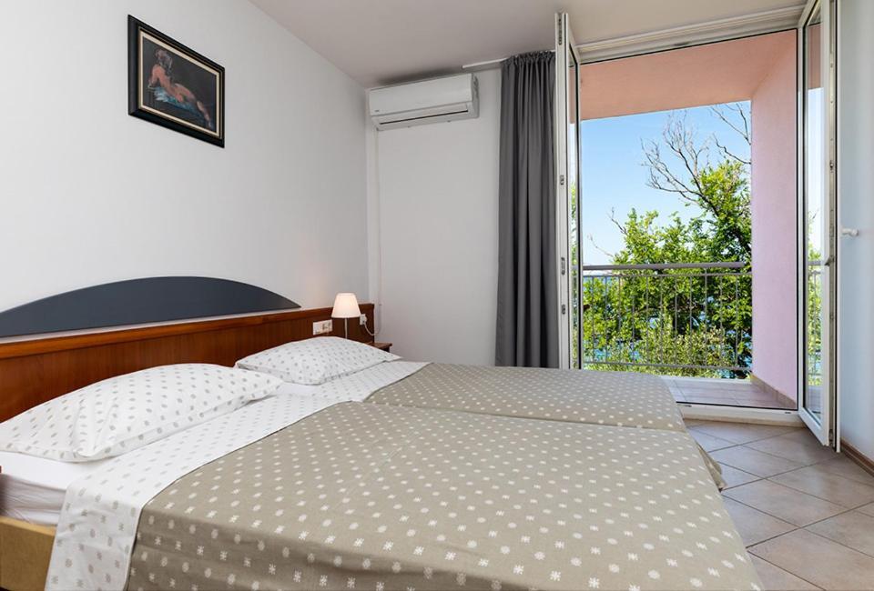 Tourist Settlement Brzet Hotel Omiš Buitenkant foto
