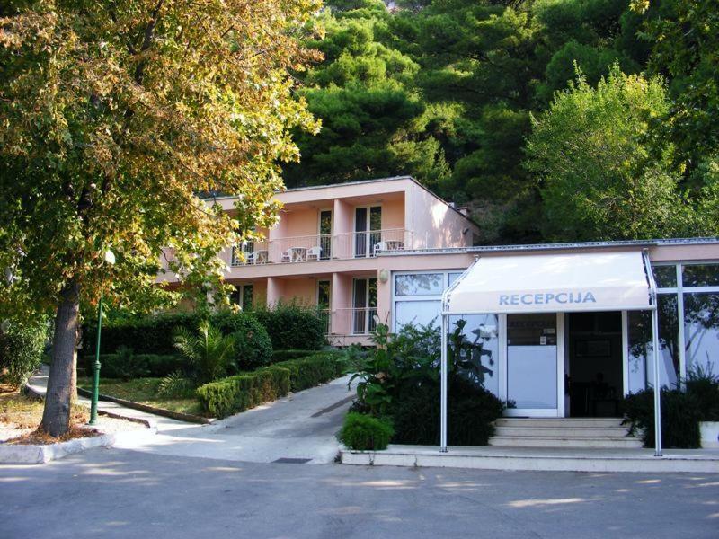Tourist Settlement Brzet Hotel Omiš Buitenkant foto