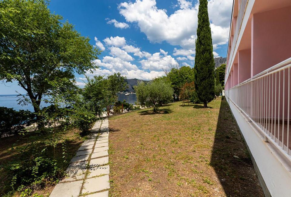 Tourist Settlement Brzet Hotel Omiš Buitenkant foto