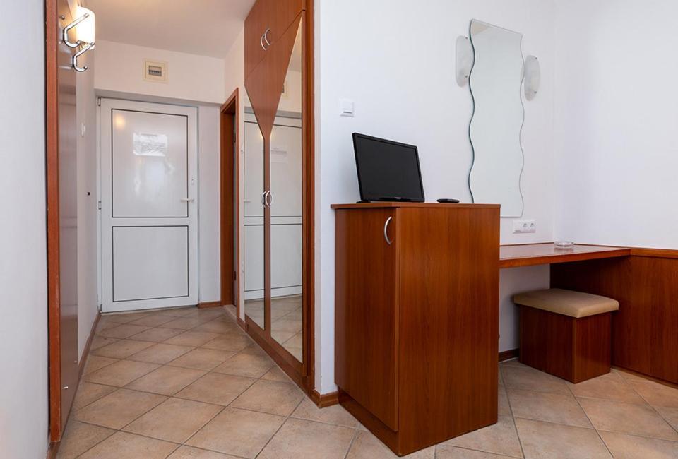Tourist Settlement Brzet Hotel Omiš Buitenkant foto