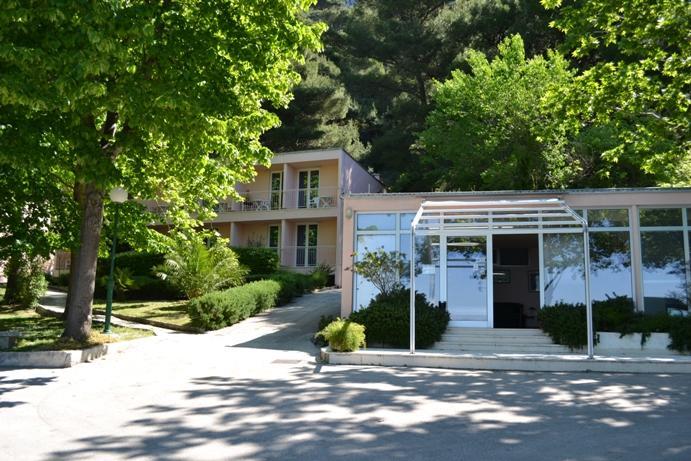 Tourist Settlement Brzet Hotel Omiš Buitenkant foto