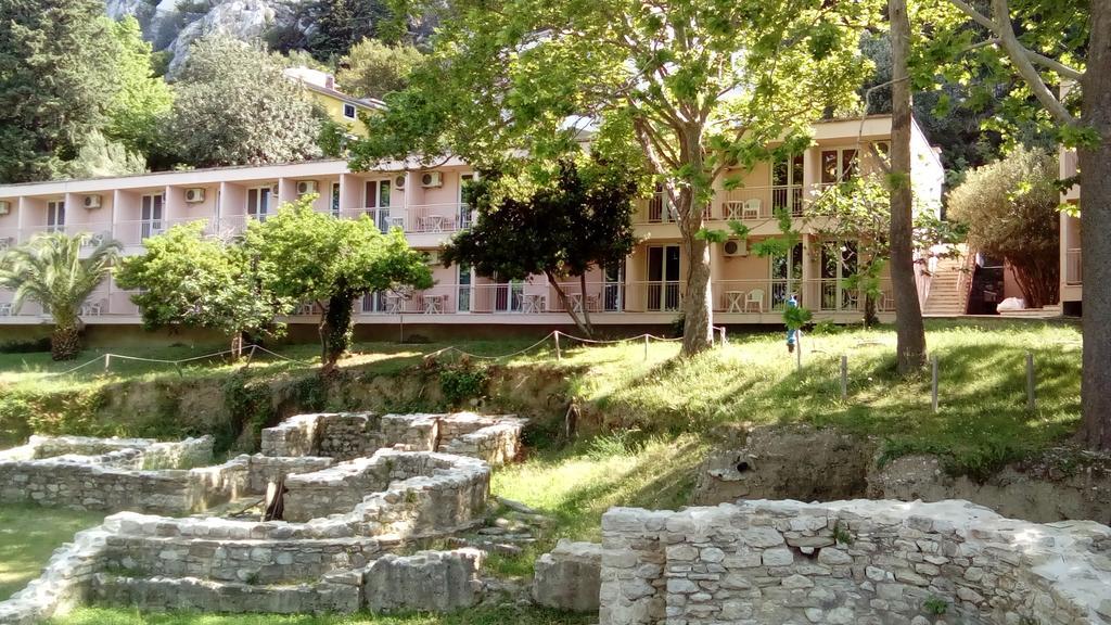 Tourist Settlement Brzet Hotel Omiš Buitenkant foto