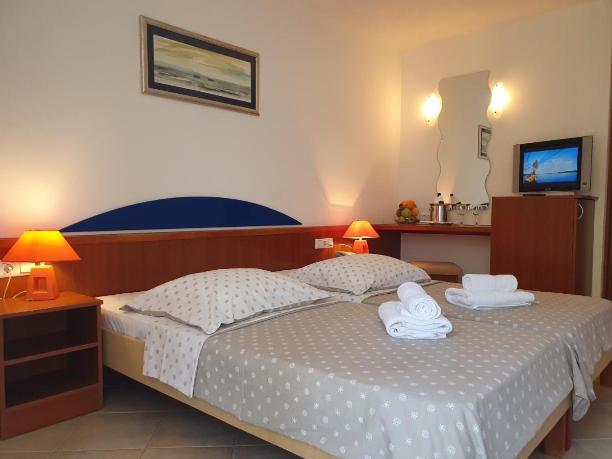 Tourist Settlement Brzet Hotel Omiš Buitenkant foto