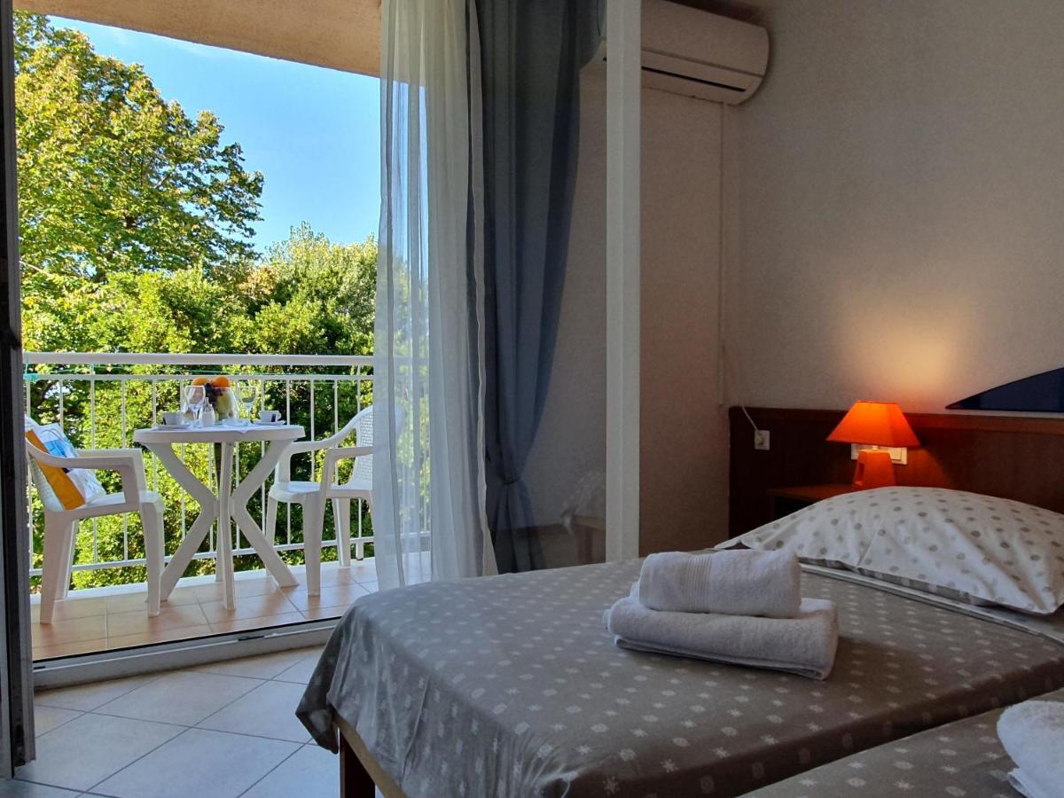 Tourist Settlement Brzet Hotel Omiš Buitenkant foto