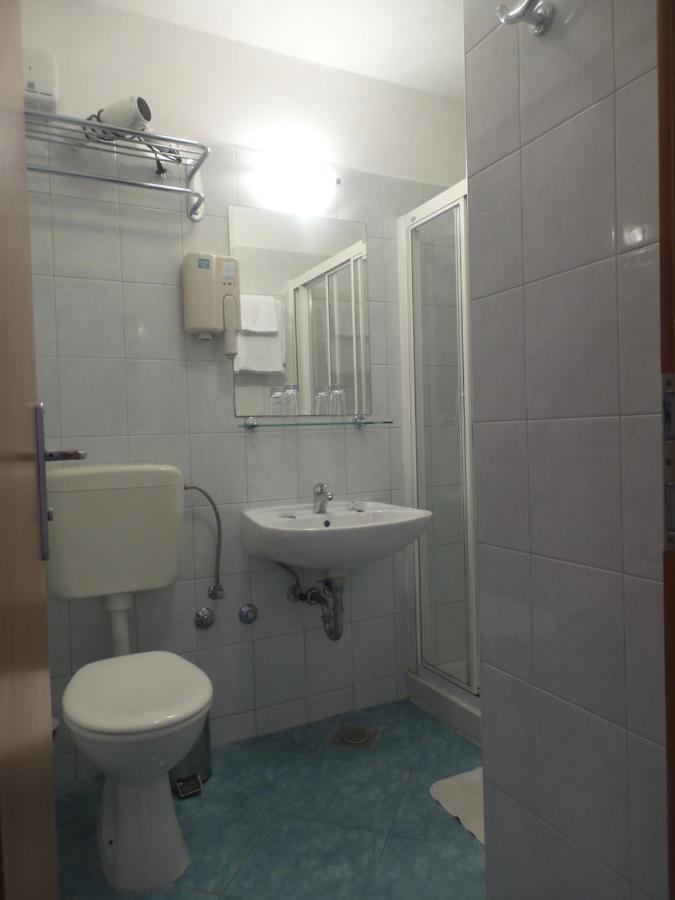 Tourist Settlement Brzet Hotel Omiš Buitenkant foto