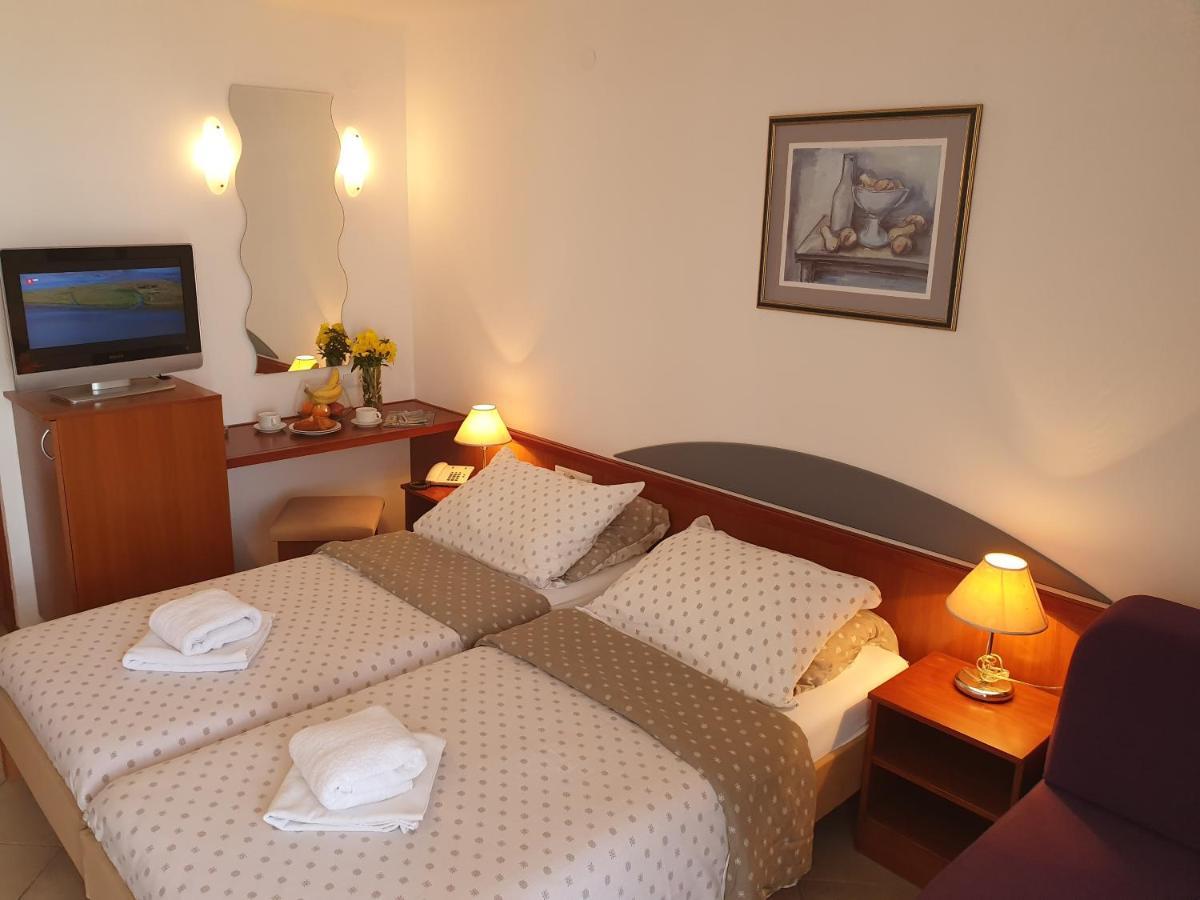 Tourist Settlement Brzet Hotel Omiš Buitenkant foto